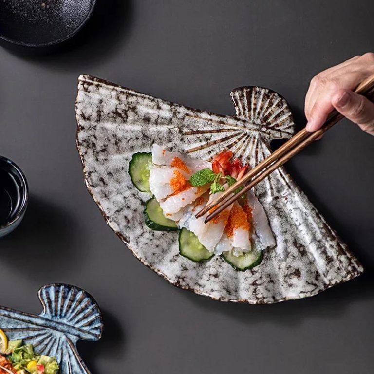 Assiette éventail en céramique émaillée avec effet marbré