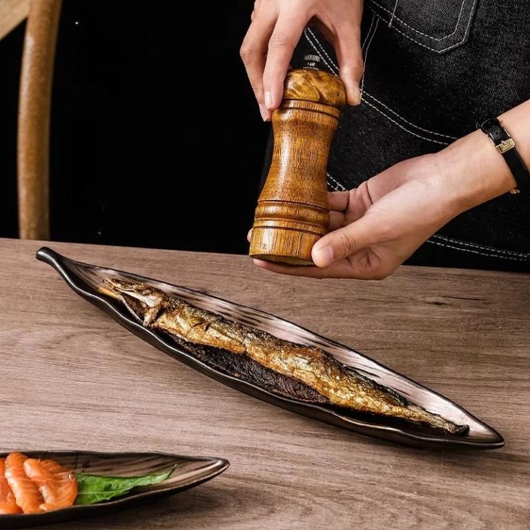 Assiette sashimi japonaise en céramique à relief nervuré