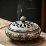 Brûleur d'encens en céramique ajouré avec motifs de pétales - Gris Motifs Floraux et Dragons