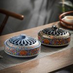 Brûleur d'encens en céramique émaillée à motifs floraux