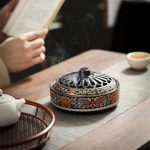 Brûleur d'encens en céramique émaillée à motifs floraux