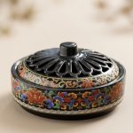 Brûleur d'encens en céramique émaillée à motifs floraux