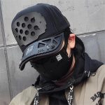 Casquette Techwear avec masque facial amovible et éléments métalliques ajourés
