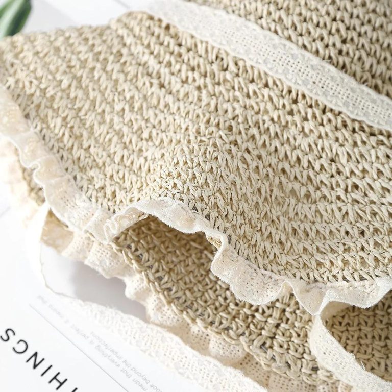 Chapeau de paille femme coréen à large bord avec finitions en dentelle