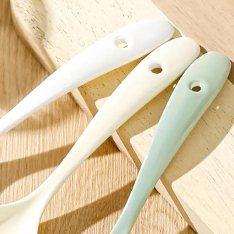 Cuillère à soupe japonaise en céramique colorée