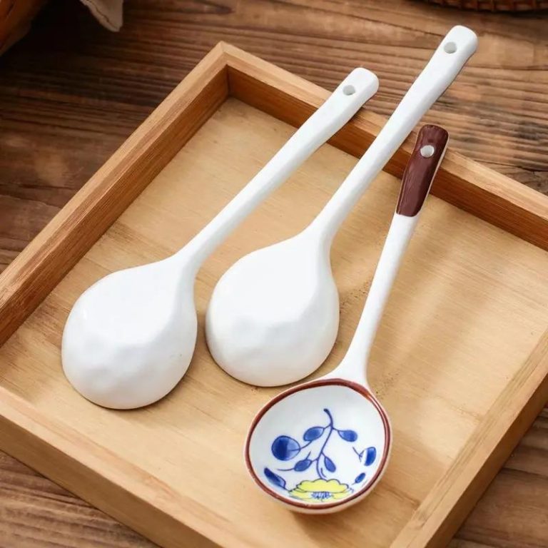 Cuillères japonaises en céramique à motifs floraux en coffret cadeau