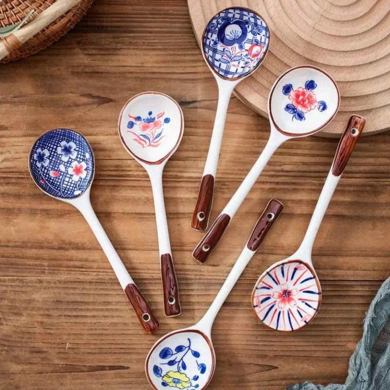 Cuillères japonaises en céramique à motifs floraux en coffret cadeau