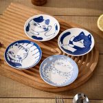 Petite assiette en céramique japonaise à motifs de chats