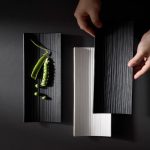 Plateau sushi en céramique à rainures et bords relevés