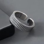Bague-ajustable-en-maille-argentee-a-motif-tisse-en-relief-picture-1
