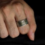 Bague-reglable-large-a-arabesques-geometriques-oxydees-style-vintage-picture-4
