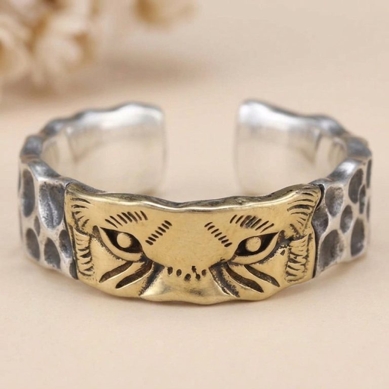 Bague tête de tigre aux yeux gravés en finition bicolore dorée et argent vieilli ajustable