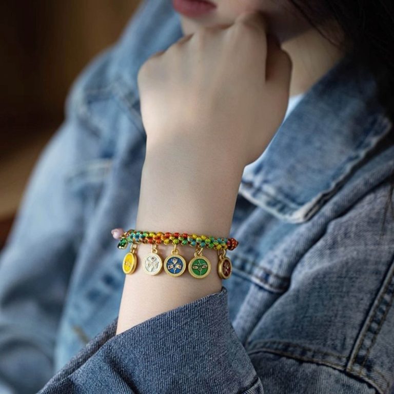 Bracelet-porte-bonheur-tibetain-tresse-multicolore-a-medaillons-dores-emailles-picture-2