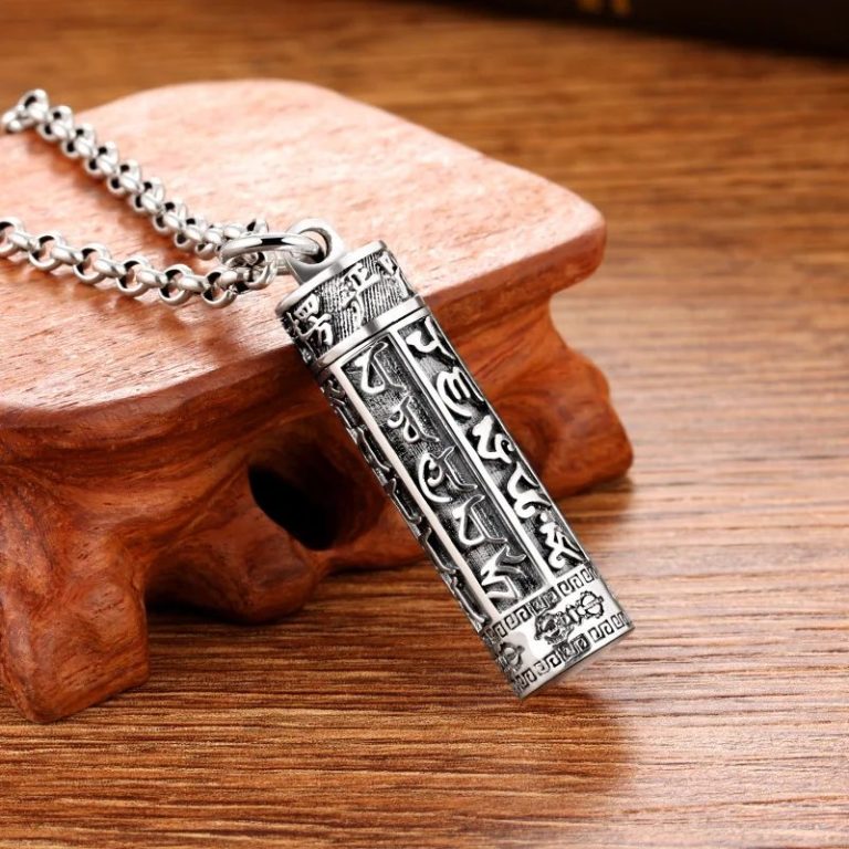 Collier-avec-pendentif-tibetain-en-argent-cylindrique-grave-de-mantras-bouddhist-picture-1