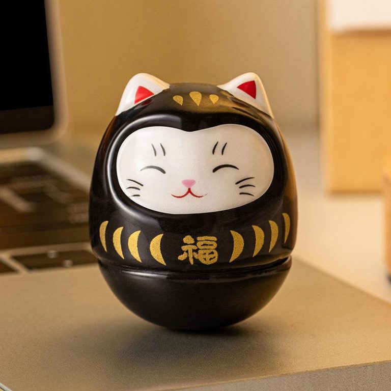 Figurine daruma maneki neko porte-bonheur en céramique émaillée aux motifs dorés - Noir