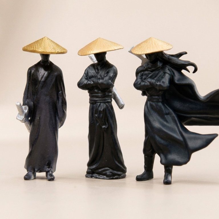 Figurine samouraï en résine avec robe noire en lot de 3