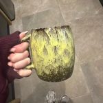 Grand-mug-ceramique-artisanal-a-finition-emaillee-degradee-et-texture-granuleuse-picture-1