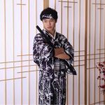 Kimono traditionnel japonais en polyester noir à motifs de bambou blanc avec ceinture obi