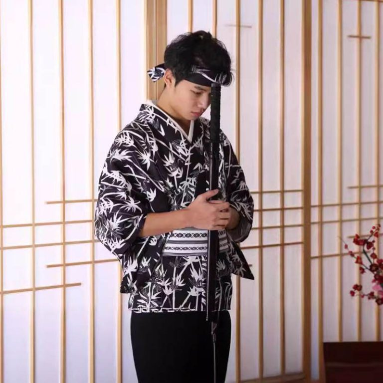 Kimono traditionnel japonais en polyester noir à motifs de bambou blanc avec ceinture obi