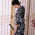 Kimono traditionnel japonais en polyester noir à motifs de bambou blanc avec ceinture obi