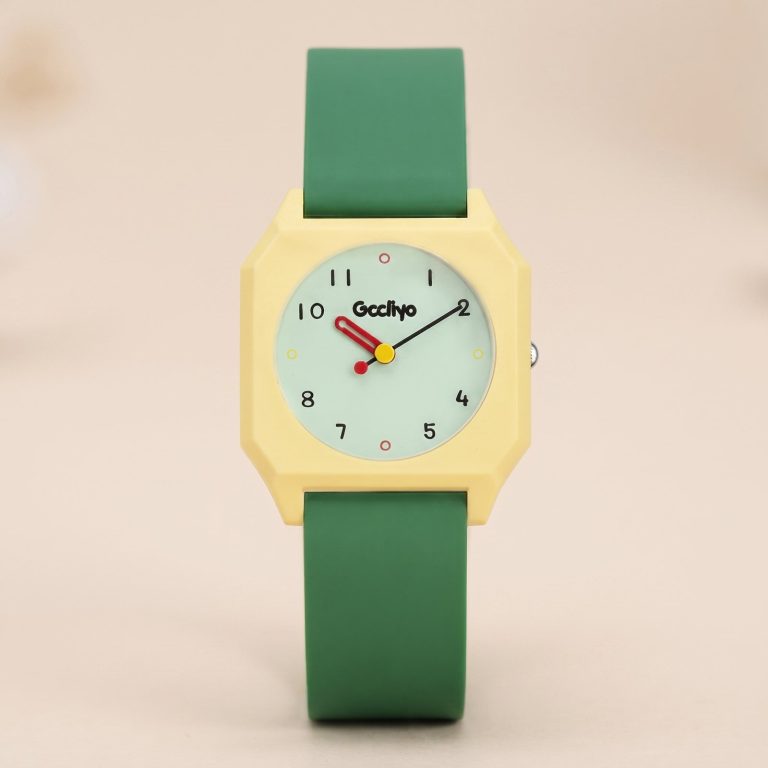 Montre à quartz au boîtier carré minimaliste et cadran rond avec aiguilles contrastées