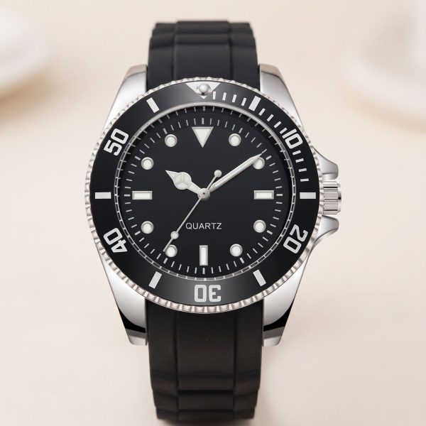 Montre de plongée sous-marine homme avec lunette rotative unidirectionnelle et index luminescents