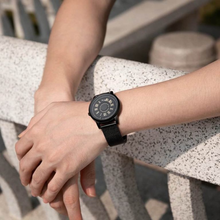 Montre-sans-aiguilles-au-design-futuriste-minimaliste-avec-mouvement-quartz-Miyo-picture-3