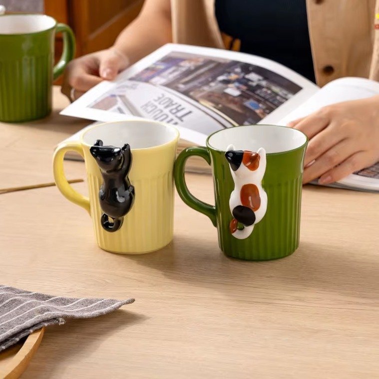 Mug chat kawaii en céramique cannelée avec chat en relief 3D accroché au rebord