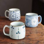 Mug-en-ceramique-fait-main-a-motifs-floraux-japonais-avec-lisere-dore-picture-2