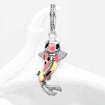 Pendentif de carpe koï en argent à écailles texturées et émaux colorés – 4684
