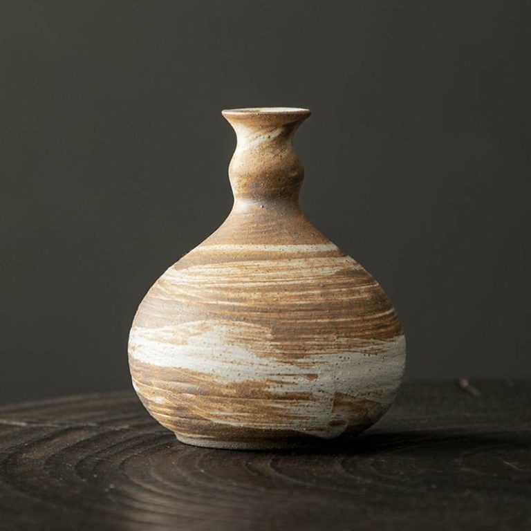 Petit-vase-en-ceramique-artisanale-de-forme-bulbeuse-avec-col-etroit-et-stries-t-picture-6