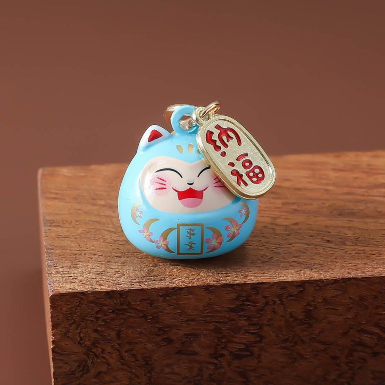 Porte-cle-maneki-neko-daruma-en-email-avec-clochette-doree-et-motifs-floraux-picture-10