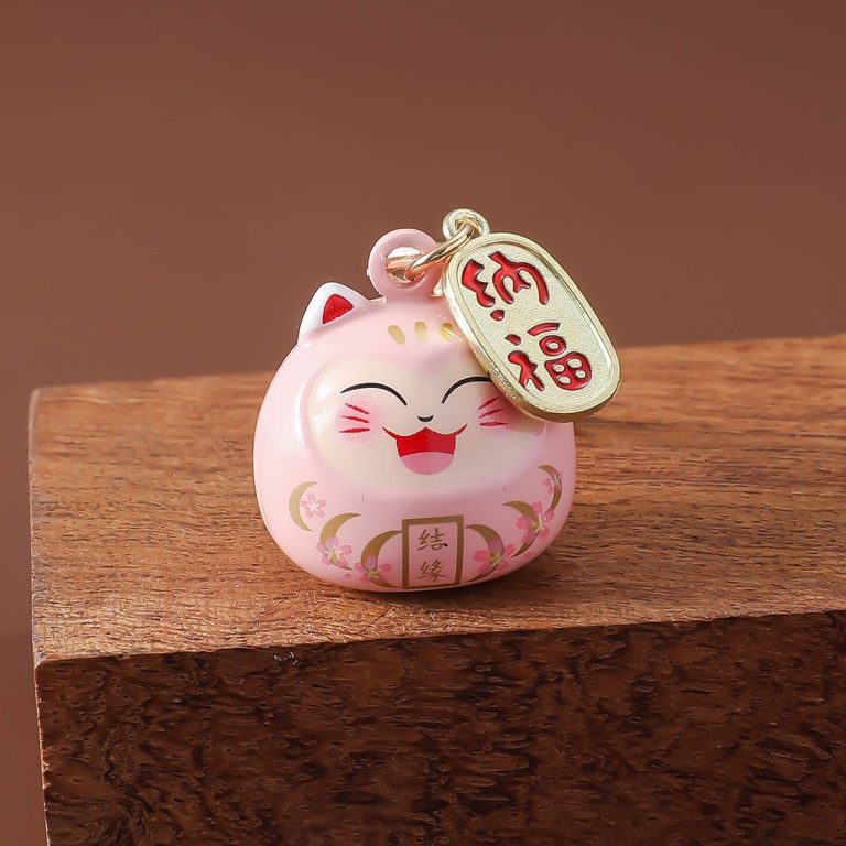 Porte-cle-maneki-neko-daruma-en-email-avec-clochette-doree-et-motifs-floraux-picture-8