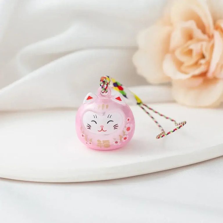 Porte-cles-maneki-neko-en-ceramique-avec-motifs-floraux-dores-et-clochette-metal-picture-4