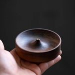 Porte-encens en bois minimaliste à socle conique pour bâtons d'encens