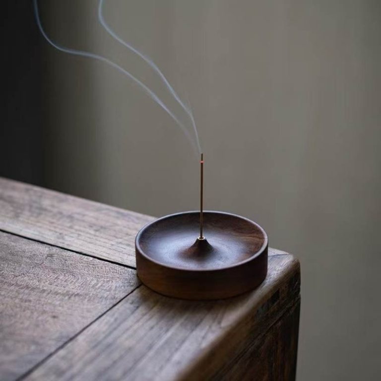 Porte-encens en bois minimaliste à socle conique pour bâtons d'encens