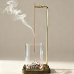 Porte-encens-original-en-bois-de-bambou-avec-tige-doree-et-recipient-en-verre-po-picture-1