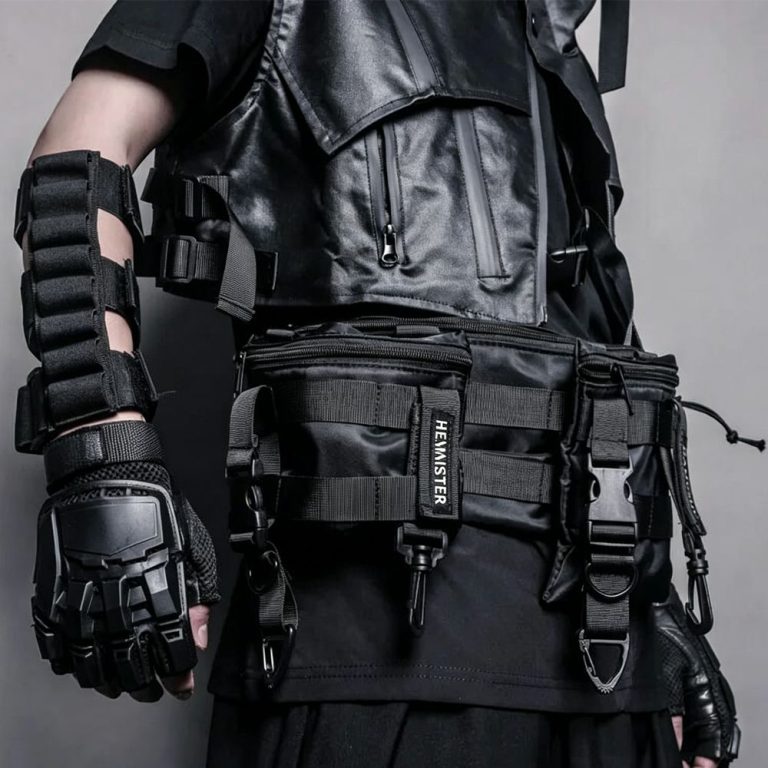 Sac banane tactique modulaire au style techwear avec sangles ajustables et mousquetons