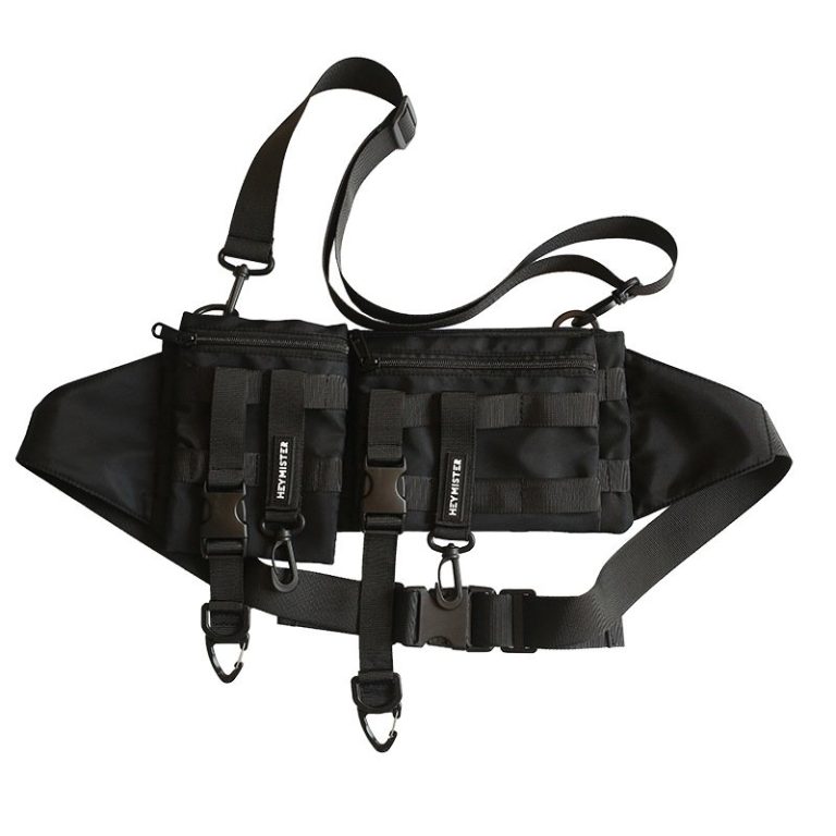 Sac banane tactique modulaire au style techwear avec sangles ajustables et mousquetons
