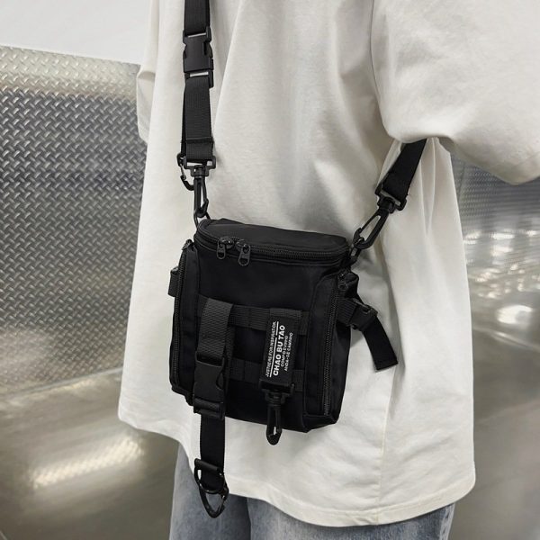 Sac bandoulière tactique compact en nylon noir avec anneaux en D et fermetures éclair double