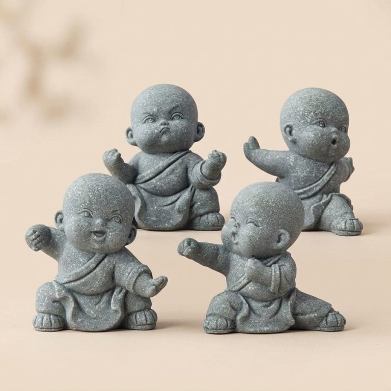 Set de 4 figurines de moines bouddhistes pour décoration zen