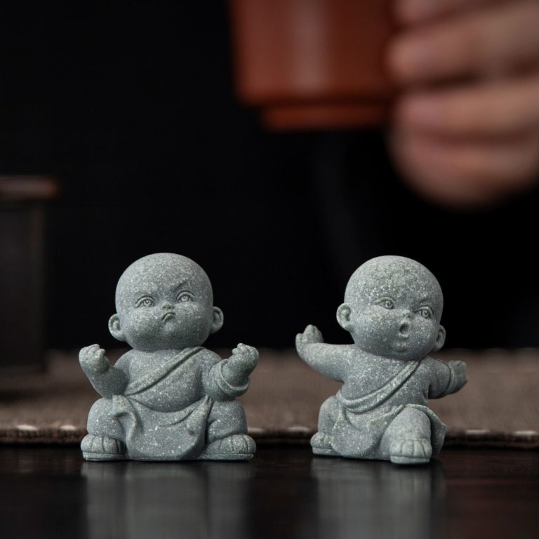 Set de 4 figurines de moines bouddhistes pour décoration zen