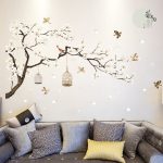 Sticker mural cerisier japonais avec oiseaux en vol et cages décoratives suspendues