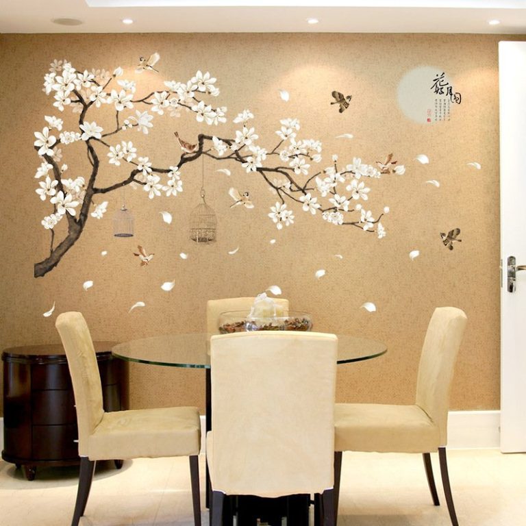 Sticker mural cerisier japonais avec oiseaux en vol et cages décoratives suspendues