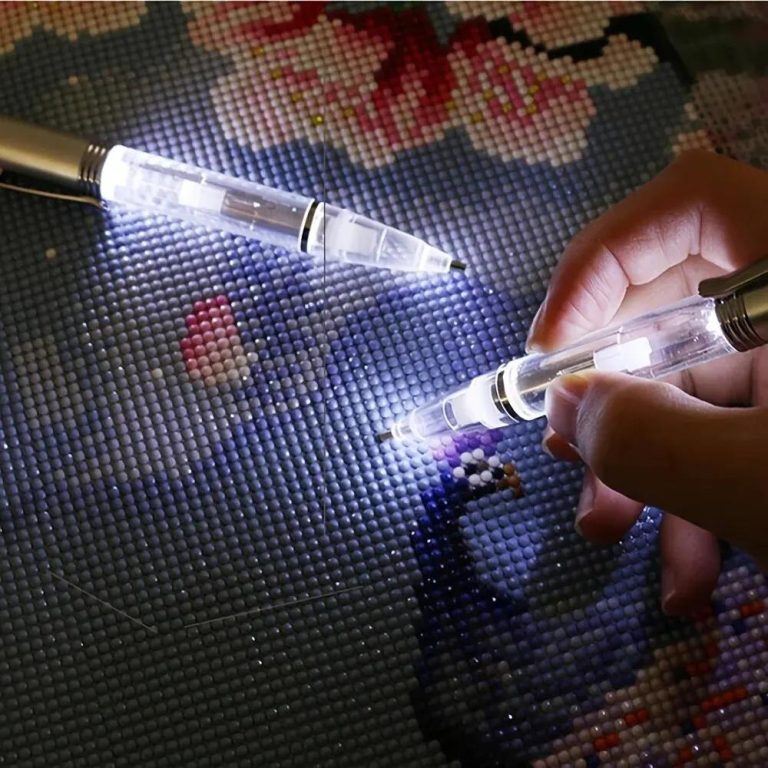 Stylo-broderie-a-diamant-avec-eclairage-LED-integre-et-manche-en-metal-brosse-picture-2