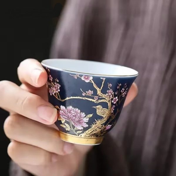 Tasse à thé en porcelaine japonaise ornée de fleurs de cerisier et d'oiseaux dorés