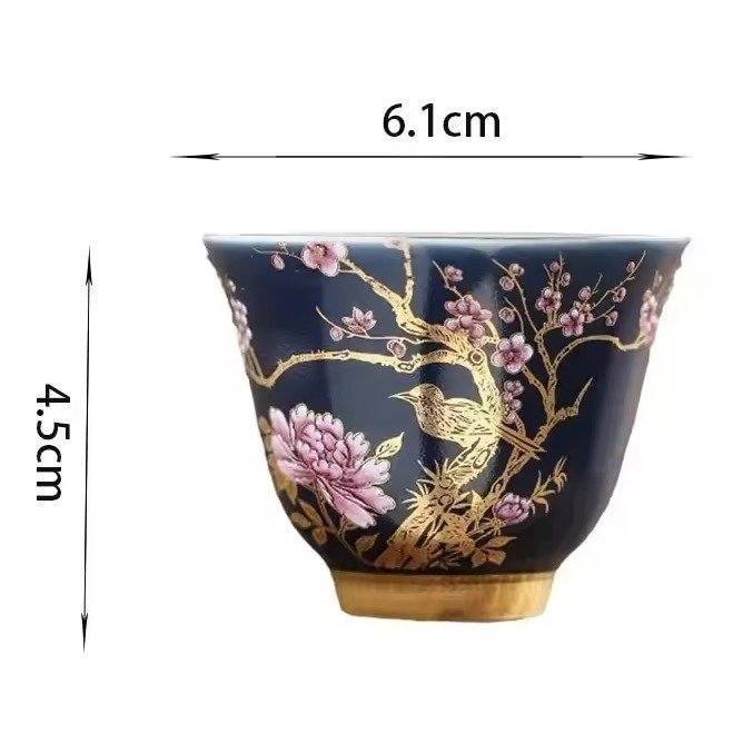 Tasse à thé en porcelaine japonaise ornée de fleurs de cerisier et d&rsquo;oiseaux dorés sur fond bleu marine è 896