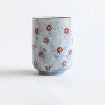 Tasse-japonaise-en-ceramique-a-motifs-floraux-en-relief-et-lisere-dore-picture-10