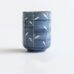 Tasse-japonaise-en-ceramique-a-motifs-floraux-en-relief-et-lisere-dore-picture-13