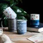 Tasse-japonaise-en-ceramique-a-motifs-floraux-en-relief-et-lisere-dore-picture-5